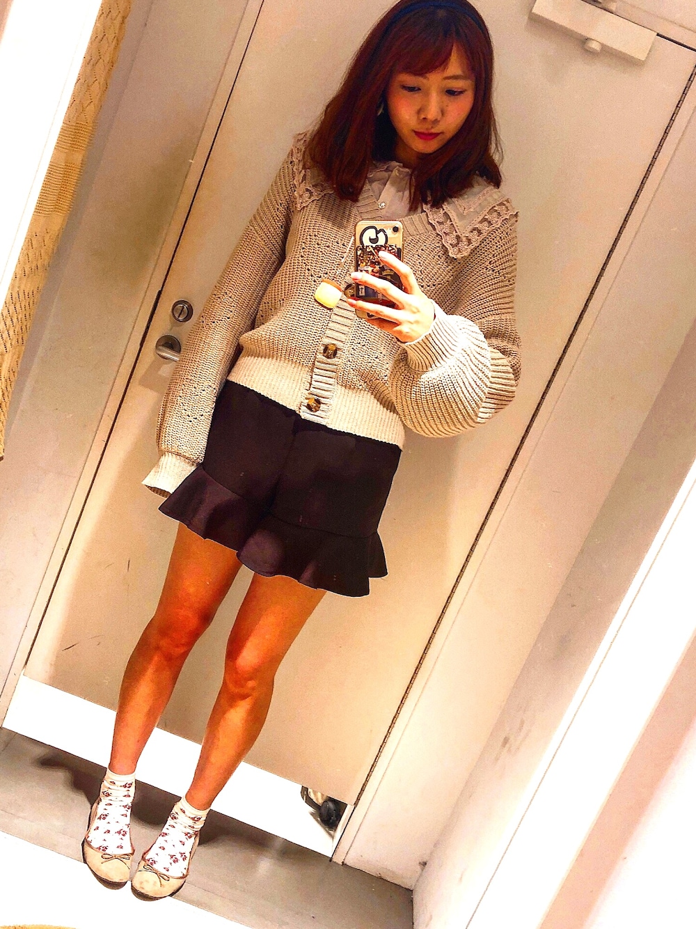 「one after another NICE CLAUP、GU、春コーデ、ブラウス、ベージュ、ブラウン、フリルパンツ、バレエシューズ、ワントーンコーデ」｜「one after another NICE CLAUPのヴィンテージ襟レースブラウス（シャツ/ブラウス、ベージュ系）」を使った、akaneさん（レディース・170cm）の春コーディネートの1枚目の写真