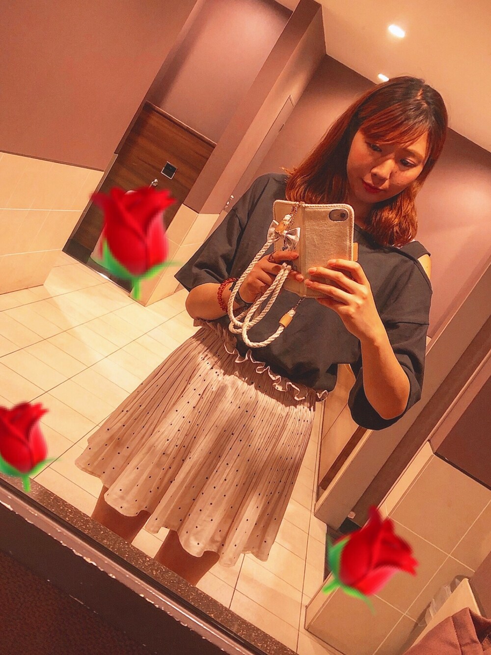 「wcloset、one after another NICE CLAUP、夏コーデ、夏だ！Tシャツ着よう！、ootd、モノトーン、ドット」｜「w closetのオフショルショートプルオーバー（Tシャツ/カットソー、ブラック系）」を使った、akaneさん（レディース・170cm）の夏コーディネートの1枚目の写真