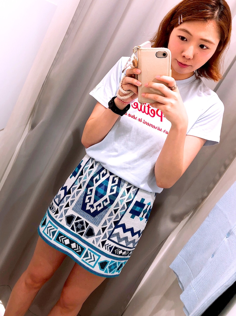 「one after another NICE CLAUP、petit、H&M、夏コーデ、Tシャツ、ブルーコーデ、ブルー×ブルー、ミニスカート、170cm」｜「one after another NICE CLAUPの【Petite】rogo tee（Tシャツ/カットソー、ブルー系）」を使った、akaneさん（レディース・170cm）の夏コーディネートの1枚目の写真