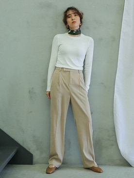 「ベージュパンツ」｜「アイテム（財布/小物）」を使った、SELECT MOCAさん（レディース・160cm）の春コーディネート