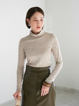 「タイトシルエット」｜「アイテム（アクセサリー）」を使った、SELECT MOCAさん（レディース・163cm）の冬コーディネート