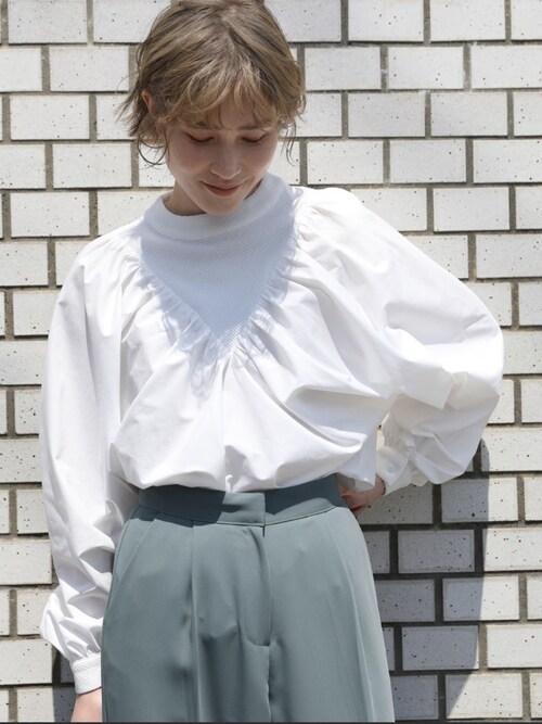 デコルテデザインボリュームスリーブボトルネックブラウス（シャツ