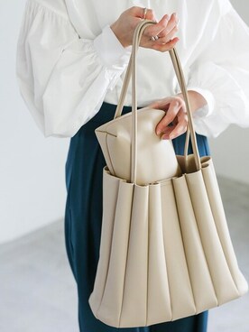 「カヌレバッグ」｜「アイテム（アクセサリー）」を使った、SELECT MOCAさん（レディース・163cm）の春コーディネート