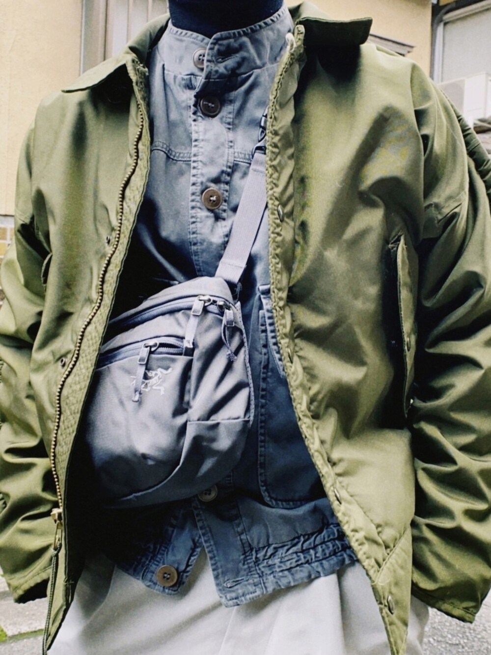 MARTIN MARGIELAのミリタリージャケットを使った人気ファッション