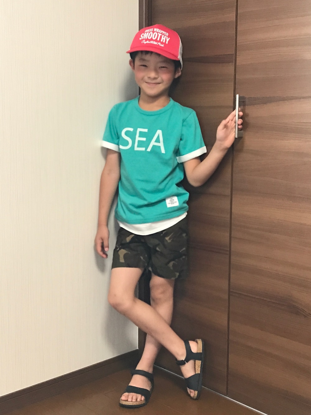 「キャップ、キッズファッション、夏、smoothy、smoothy kids、セスタヴォカーレ、さわやか」｜「Smoothyのアイテム（キャップ、レッド系）」を使った、あやたまさん（キッズ・124cm）の春コーディネートの1枚目の写真