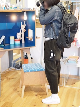 「黒リュック」｜「アイテム（デニムジャケット）」を使った、台さん（レディース・160cm）の冬コーディネート