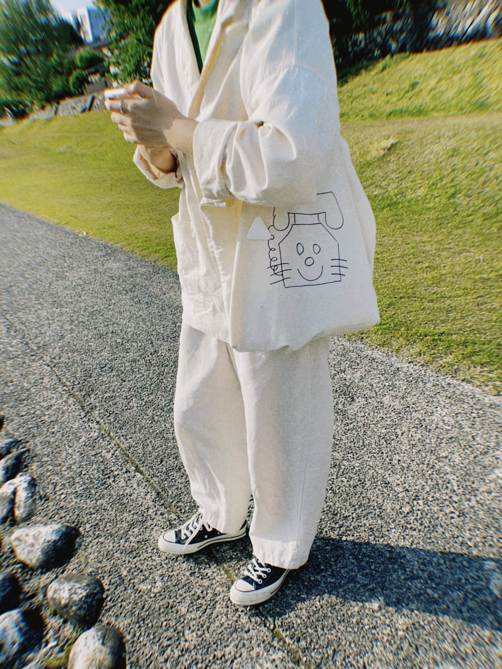 「FIRMUMのアイテム（シャツ/ブラウス、ホワイト系）」を使った、台さん（レディース・160cm）の春コーディネートの1枚目の写真