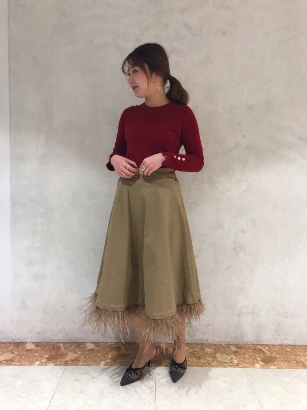 「outfit、ニット、スカート、春、春コーデ、RANDA」｜「RANDAのメッシュミュールパンプス（その他シューズ、ブラック系）」を使った、narumi matsuokaさん（レディース・155cm）の冬コーディネートの1枚目の写真