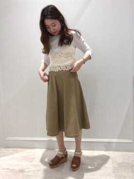 「RANDA（ランダ）のCAMILLE BIS RANDA/スタッズウェッジサンダル（サンダル、イエロー系）」を使った、narumi matsuokaさん（レディース・155cm）の春コーディネート