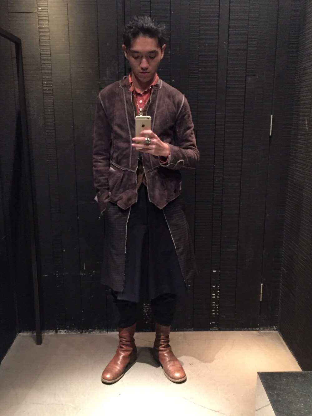 「TAKAHIROMIYASHITATheSoloIst.のアイテム（ブルゾン、グレー系）」を使った、Ambivさん（メンズ・170cm）の冬コーディネートの1枚目の写真