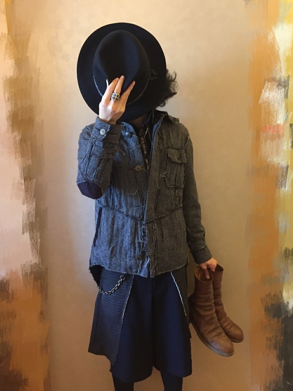 「TAKAHIROMIYASHITATheSoloIst.のアイテム（テーラードジャケット、グレー系）」を使った、Ambivさん（メンズ・170cm）の冬コーディネートの1枚目の写真
