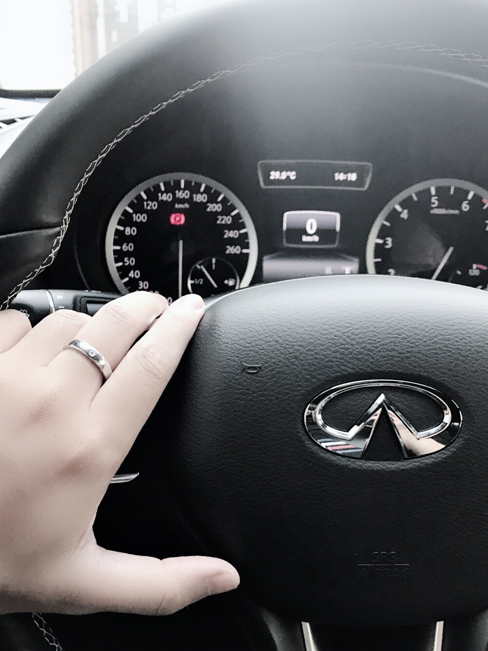 「infinitiのアイテム（おもちゃ、ブラウン系）」を使った、EasonTuさん（メンズ・170cm）の冬コーディネートの1枚目の写真