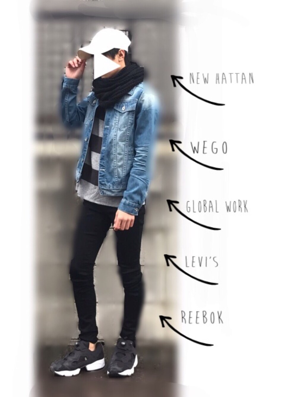 ブルー系のデニムジャケット、ブラック系のデニムパンツ、グレー系のトップスを着用したメンズの冬コーディネートの1枚目の写真