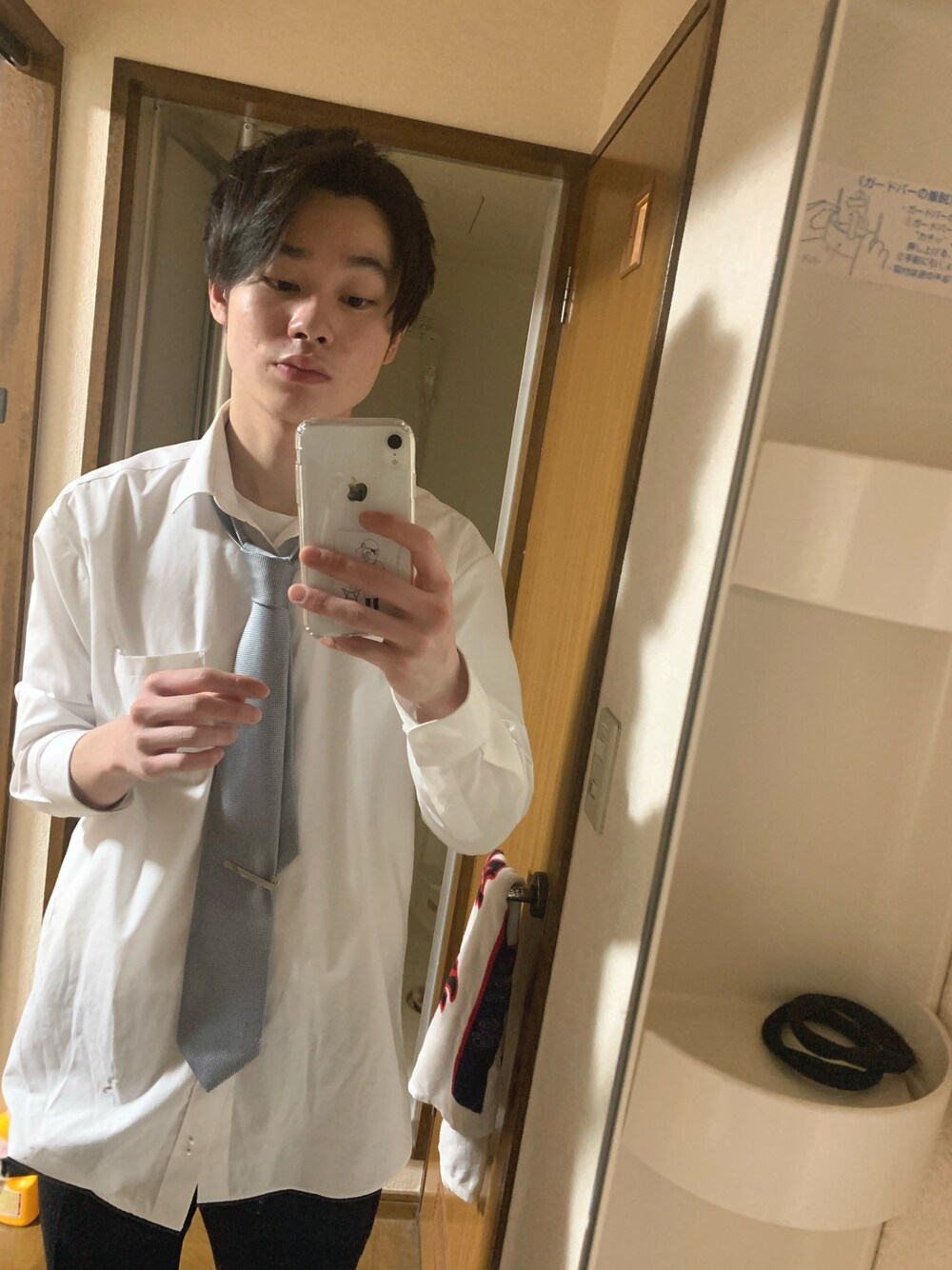 「スーツスタイル、ワイシャツ、ネクタイ、ネクタイピン」｜「仕事ののアイテム（ネクタイ、シルバー系）」を使った、kisukeさん（メンズ・175cm）の春コーディネートの1枚目の写真