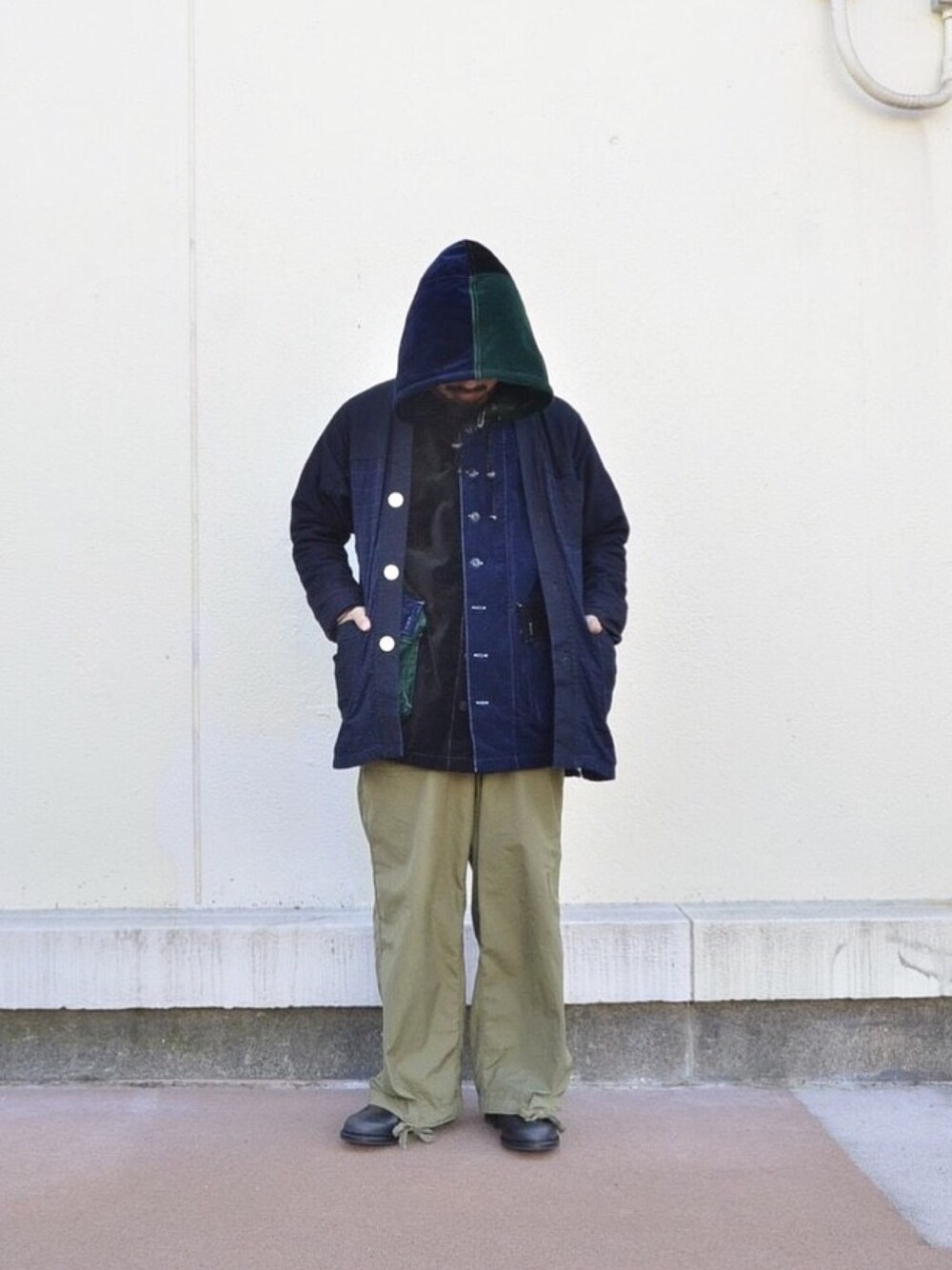 「snowpeak、aie、KAPTAIN SUNSHINE、Nepenthes、regal、野良着、革靴、秋コーデ、インディゴ、刺し子」｜「Snow Peakのアイテム（ブルゾン、ブルー系）」を使った、toshiya kato／加藤 寿弥さん（メンズ・166cm）の秋コーディネートの1枚目の写真