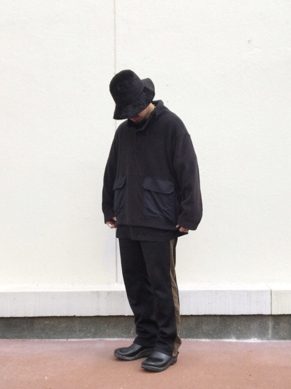 「snowpeak、COMME des GARCONS、KIJIMA TAKAYUKI、TROENTORP、heavyweightcollections、黒、秋、フリース、カジュアル、秋のコーデ」｜「COMME des GARCONS HOMMEのアイテム（パンツ、ブラック系）」を使った、toshiya kato／加藤 寿弥さん（メンズ・166cm）の秋コーディネートの1枚目の写真
