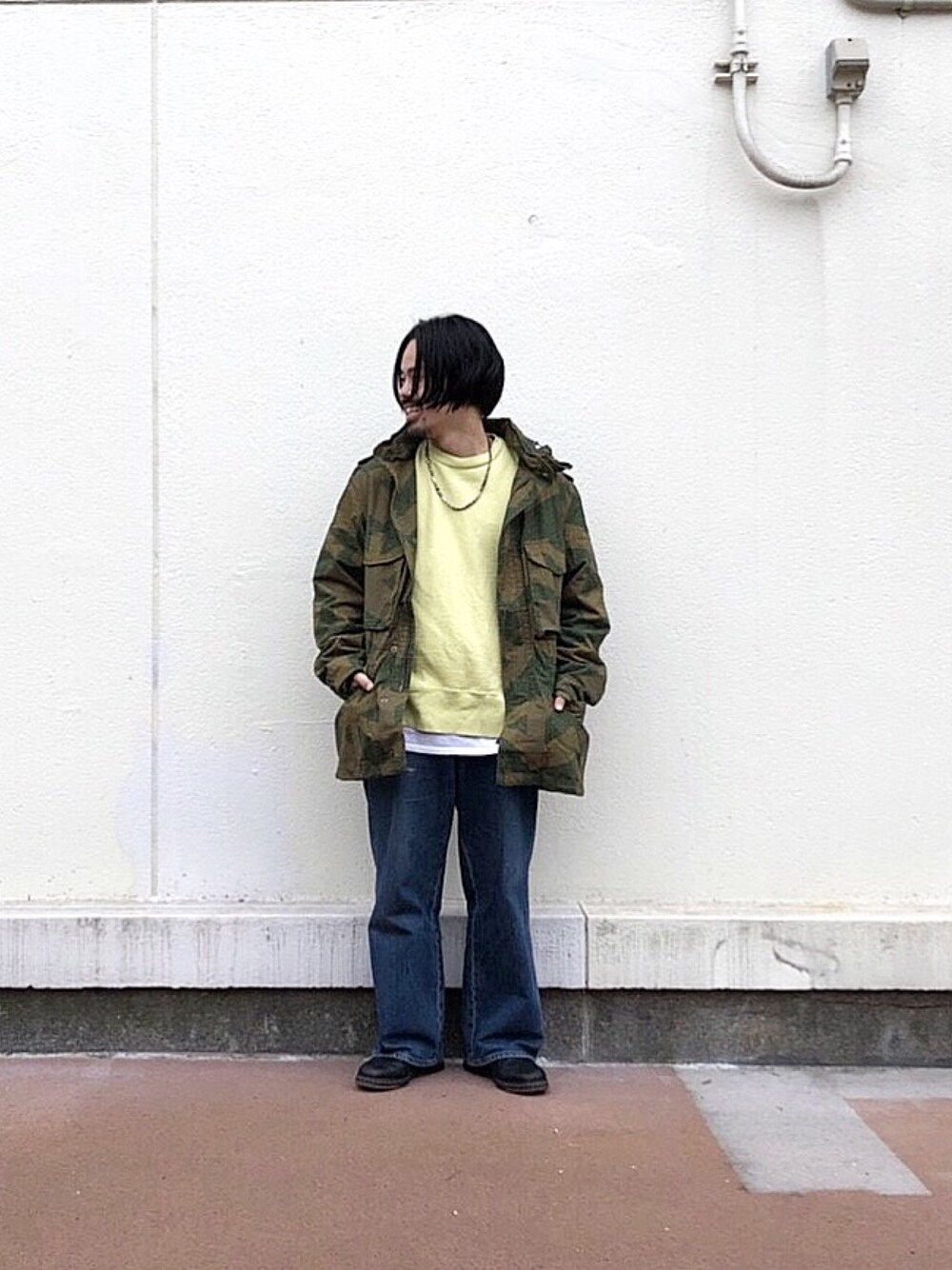 「snow peak、UNUSED、ONIKI、Dr.Martens、インディアンジュエリー、M-65、ミリタリージャケット、デニムパンツ、オーバーサイズ、秋冬」｜「Snow Peakのミリタリージャケット（ミリタリージャケット、グリーン系）」を使った、toshiya kato／加藤 寿弥さん（メンズ・166cm）の冬コーディネートの1枚目の写真
