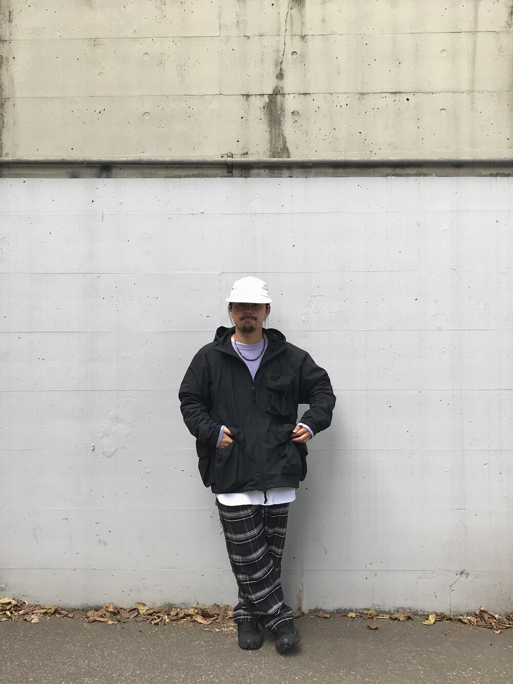 「snow peak、UNUSED、NOROLL、inov8、MOTORATORY、beams plus、黒、カジュアルコーデ、パーカー、春コーデ」｜「Snow Peakのアイテム（ジャケット/アウター、ブラック系）」を使った、toshiya kato／加藤 寿弥さん（メンズ・166cm）の冬コーディネートの1枚目の写真