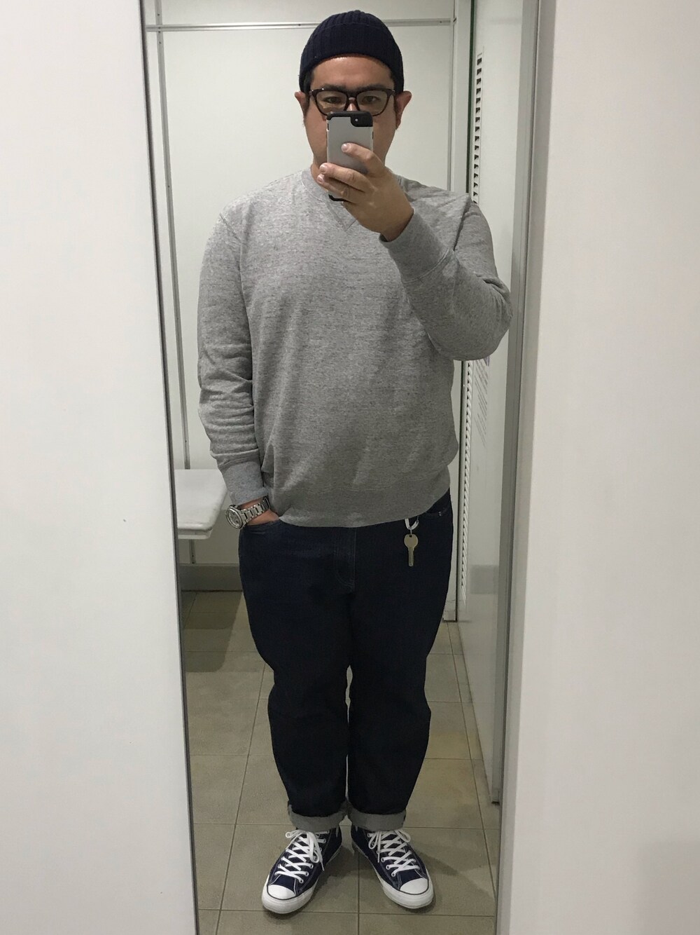 「定番スタイル、アメカジ、スウェット、デニム、converse、ALLSTAR100、ユニクロ、ニット帽、シンプル、Oakley」｜「UNIQLOのスウェットシャツ（長袖）（パーカー、グレー系）」を使った、ヒデさん（メンズ・180cm）の春コーディネートの1枚目の写真