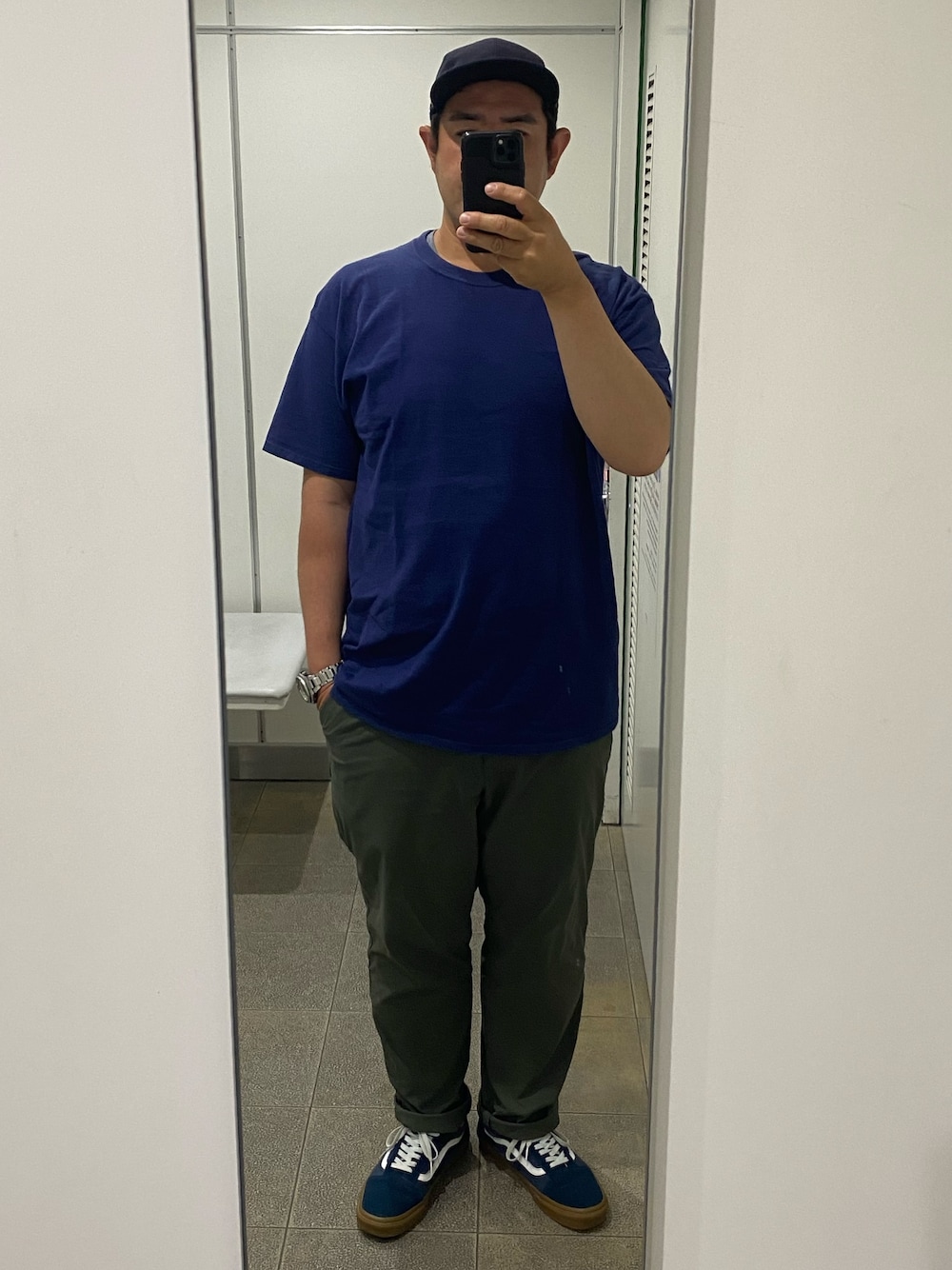 「Hanes、無地T、ユニクロ、シンプルコーデ、キャップ、VANS、oldskool、Tシャツ」｜「HANESの【Hanes/ヘインズ】ビーフィー Tシャツ BEEFY-T（Tシャツ/カットソー、ブルー系）」を使った、ヒデさん（メンズ・180cm）の春コーディネートの1枚目の写真