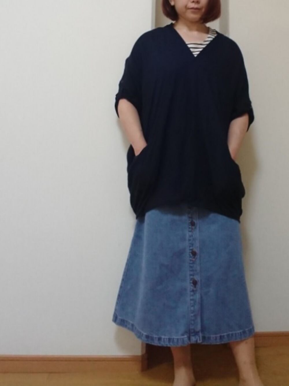 「通勤コーデ、アラフォー、アラフォーコーデ、GU、デニムスカート、ラクチンコーデ、低身長」｜「KBFのアイテム（Tシャツ/カットソー、ブルー系）」を使った、ミドコさん（レディース・155cm）の春コーディネートの1枚目の写真
