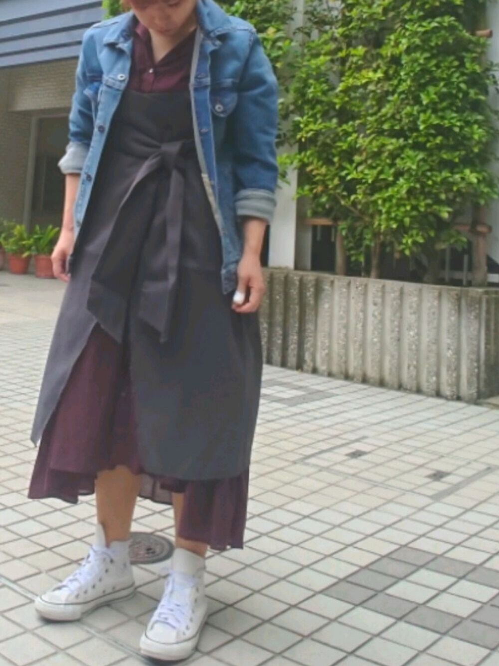 「通勤コーデ」｜「KBFの2WAYラップキャミソールワンピース（ワンピース、グレー系）」を使った、ミドコさん（レディース・155cm）の春コーディネートの1枚目の写真