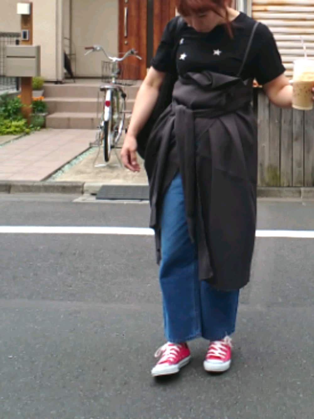 「通勤コーデ」｜「KBFの2WAYラップキャミソールワンピース（ワンピース、グレー系）」を使った、ミドコさん（レディース・155cm）の春コーディネートの1枚目の写真