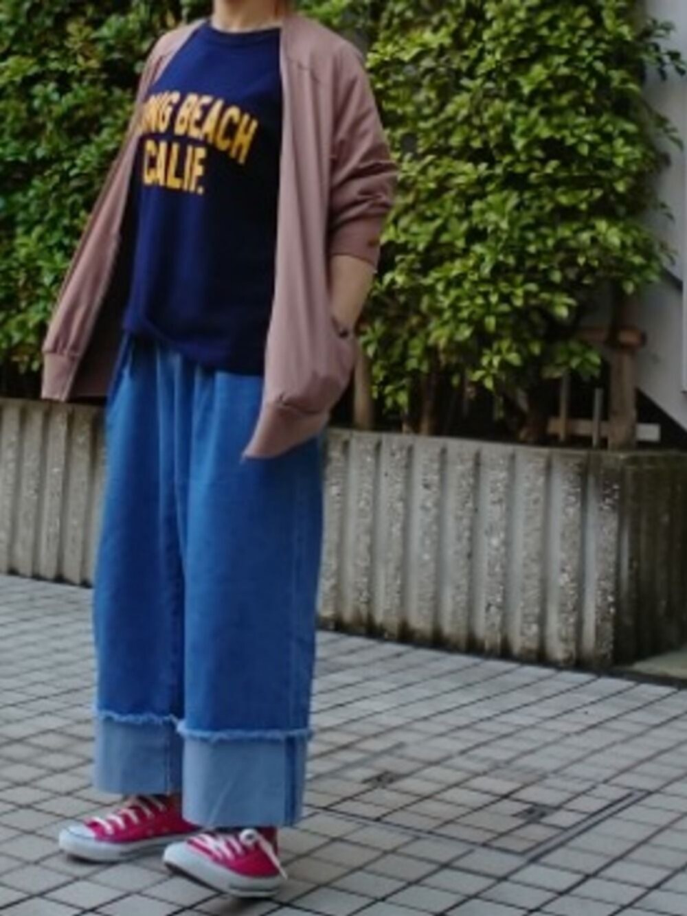 「通勤コーデ、絶望な感じ」｜「KBFのロールアップWIDEデニム（デニムパンツ、ブルー系）」を使った、ミドコさん（レディース・155cm）の春コーディネートの1枚目の写真