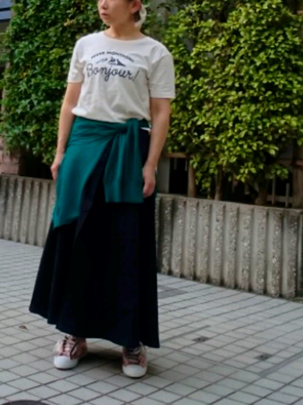 「通勤コーデ、プチプラ、シンプルコーデ、ラクチンコーデ、アラフォー、アラフォーコーデ、プチプラファッション、ラフ、Tシャツ」｜「UR SELECTのアイテム（Tシャツ/カットソー、ホワイト系）」を使った、ミドコさん（レディース・155cm）の夏コーディネートの1枚目の写真