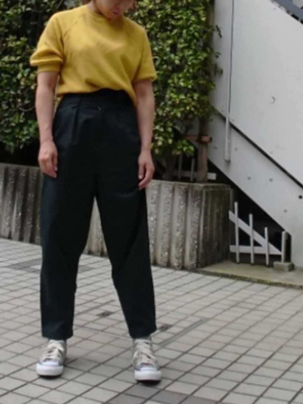 「通勤コーデ、プチプラミックス、パンツスタイル、ハイウエスト、ジョッパーズパンツ、いつもの感じ、ワンパターン、アラフォー、アラフォーコーデ、まとまりない」｜「GUのアイテム（Tシャツ/カットソー、イエロー系）」を使った、ミドコさん（レディース・155cm）の夏コーディネートの1枚目の写真