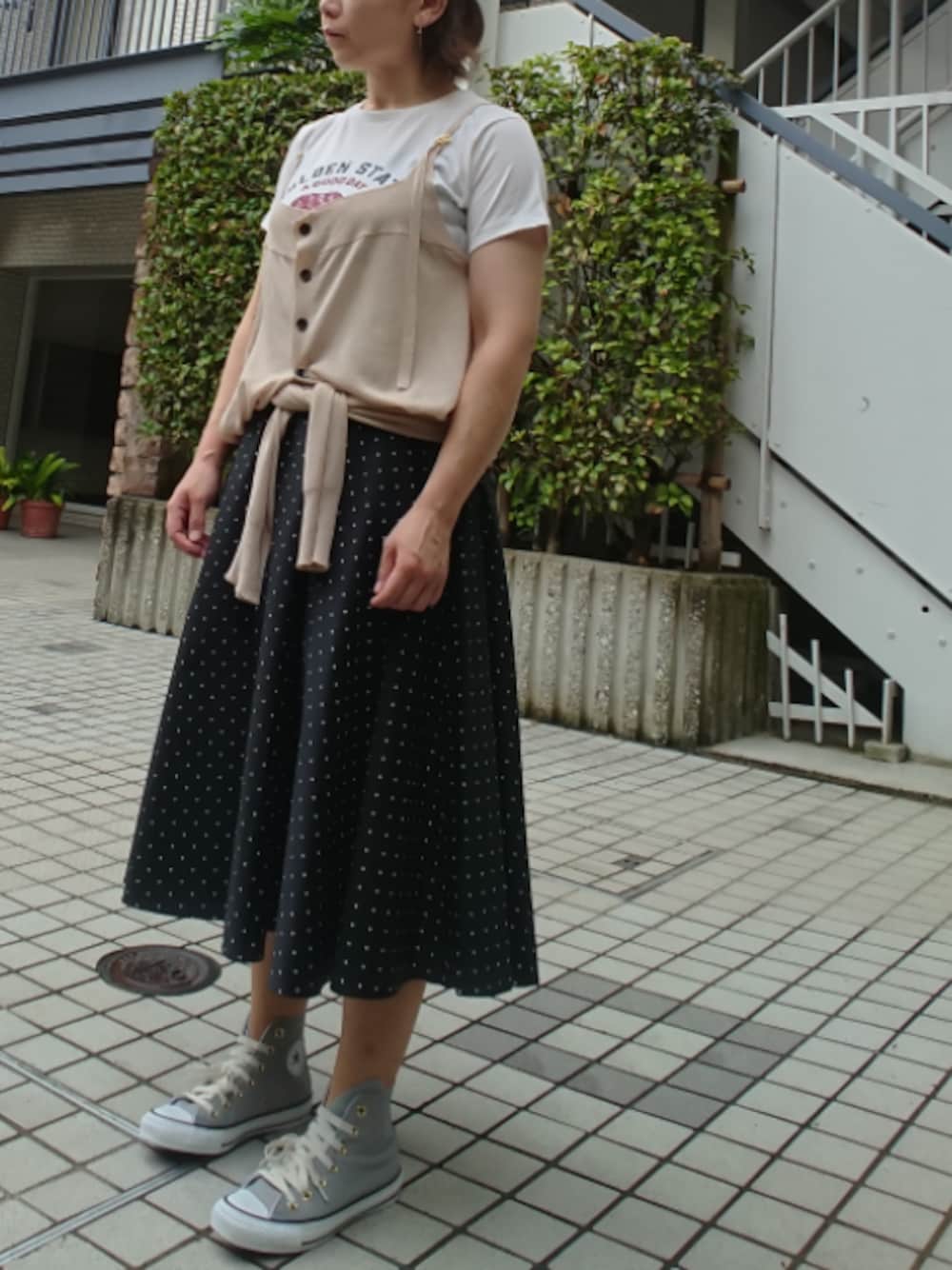 「通勤コーデ、プチプラコーデ、ドット、アラフォー、アラフォーコーデ、いつもの感じ、スカート、ユニクロ」｜「UNIQLOのアイテム（スカート、ブラック系）」を使った、ミドコさん（レディース・155cm）の夏コーディネートの1枚目の写真