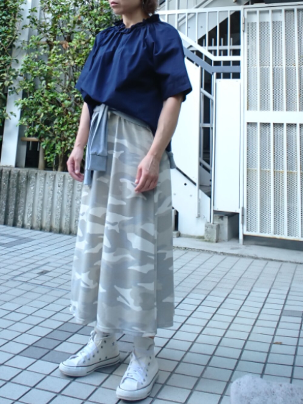 「通勤コーデ、プチプラ、プチプラコーデ、ユニクロ、ハイネック、カモフラ、かわりばえしない、いつもの感じ、ワンパターン、アラフォー」｜「古着のアイテム（スカート、グレー系）」を使った、ミドコさん（レディース・155cm）の夏コーディネートの1枚目の写真