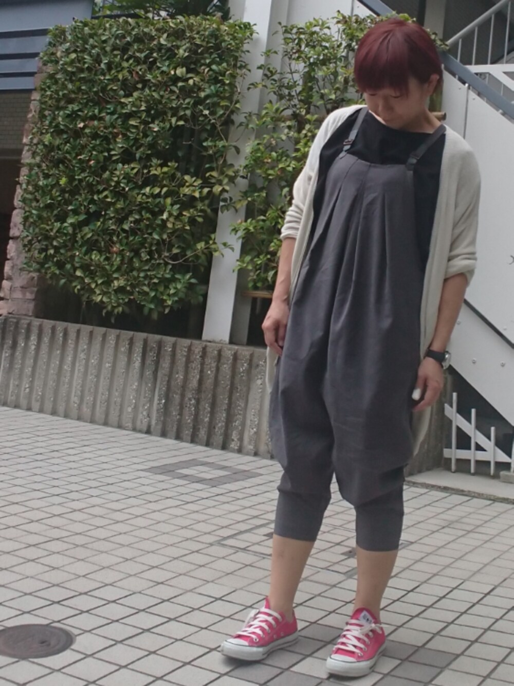 「通勤コーデ」｜「KBF+のアイテム（カーディガン/ボレロ、ホワイト系）」を使った、ミドコさん（レディース・155cm）の秋コーディネートの1枚目の写真