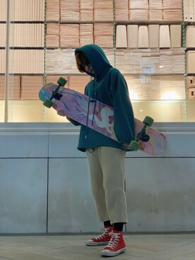 「CONVERSE（コンバース）のアイテム（その他シューズ、レッド系）」を使った、哦lily啊さん（レディース・165cm）の冬コーディネート