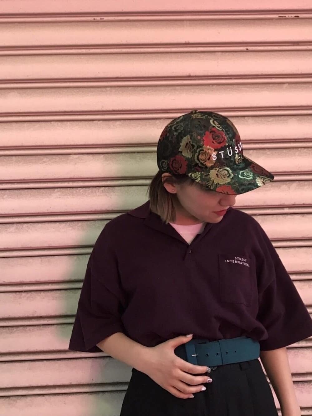 「stussy women、バラ柄、ワインレッド、vintage、古着、ポロシャツ、used、rainbow」｜「Stussy WomenのFlower Jacquard Cap（キャップ、ブラック系）」を使った、あまばさん（レディース・160cm）の冬コーディネートの1枚目の写真