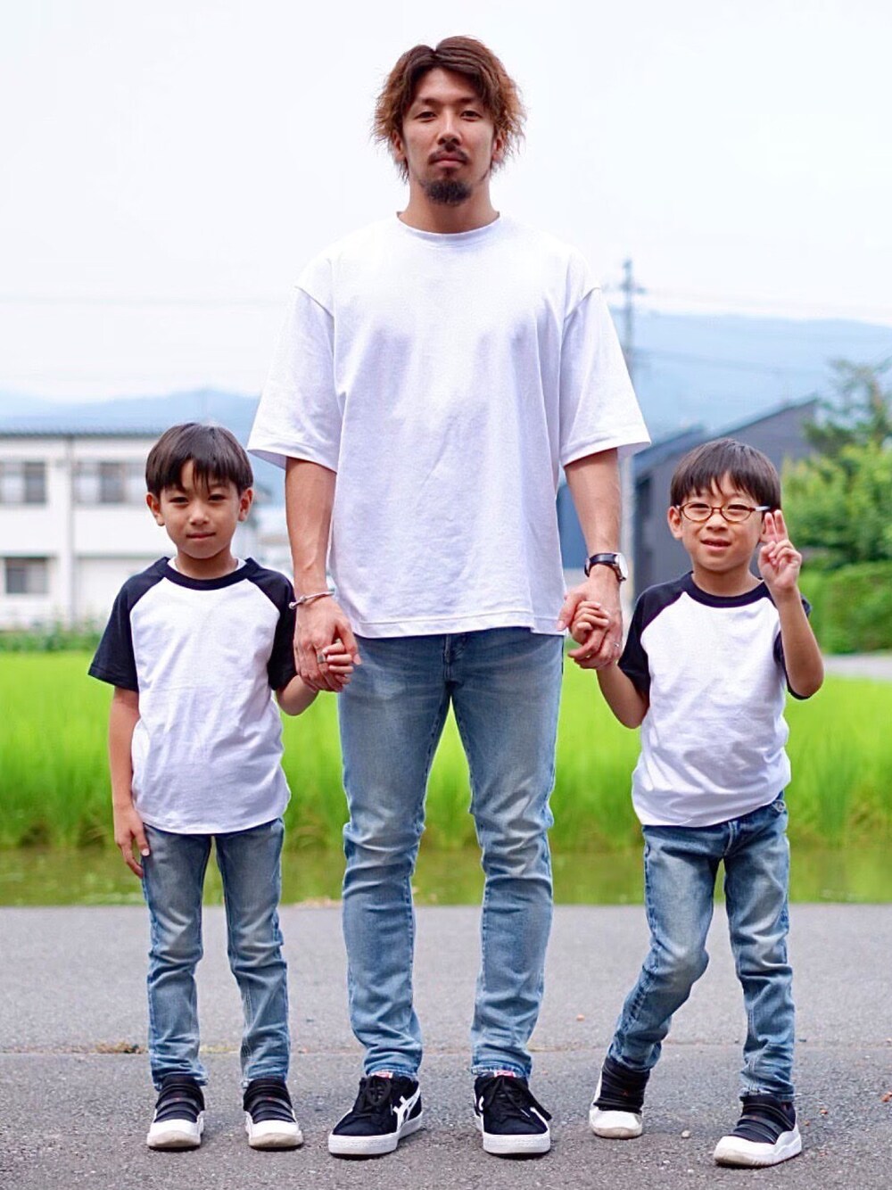 その他のデニムパンツ、その他のデニムパンツを着用したメンズの秋コーディネートの1枚目の写真