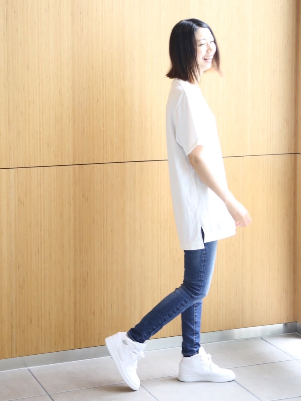 その他のTシャツ/カットソー、その他のデニムパンツを着用したメンズの秋コーディネートの1枚目の写真