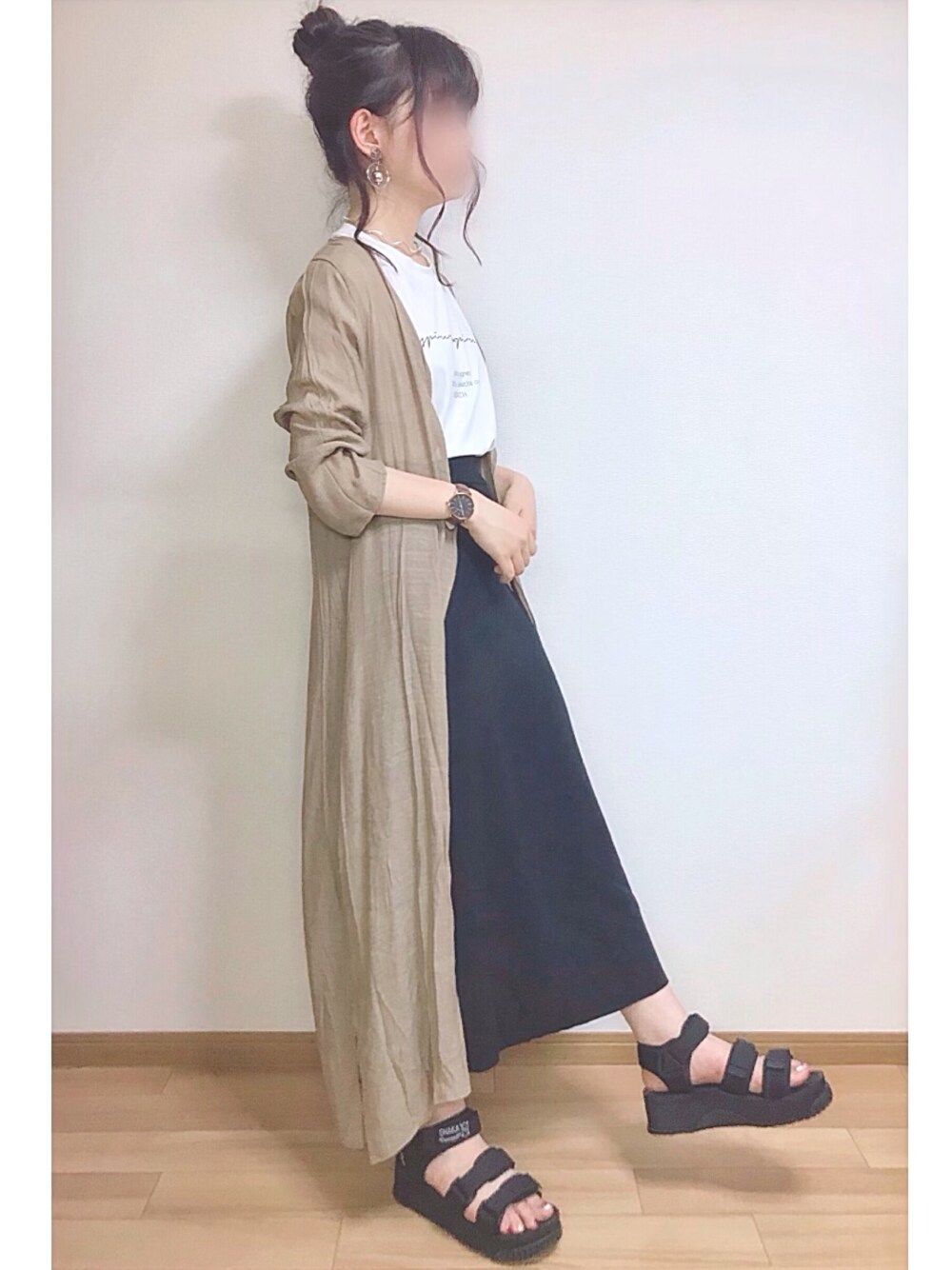 「シンプル、La-gemme、ラジエム、プチプラ、低身長、夏コーデ、大人カジュアル、厚底サンダル、白Tシャツ、カジュアル」｜「La-gemmeのリネン混ガウンカーディガン（カーディガン/ボレロ、ブラウン系）」を使った、もも⋆*さん（レディース・155cm）の夏コーディネートの1枚目の写真