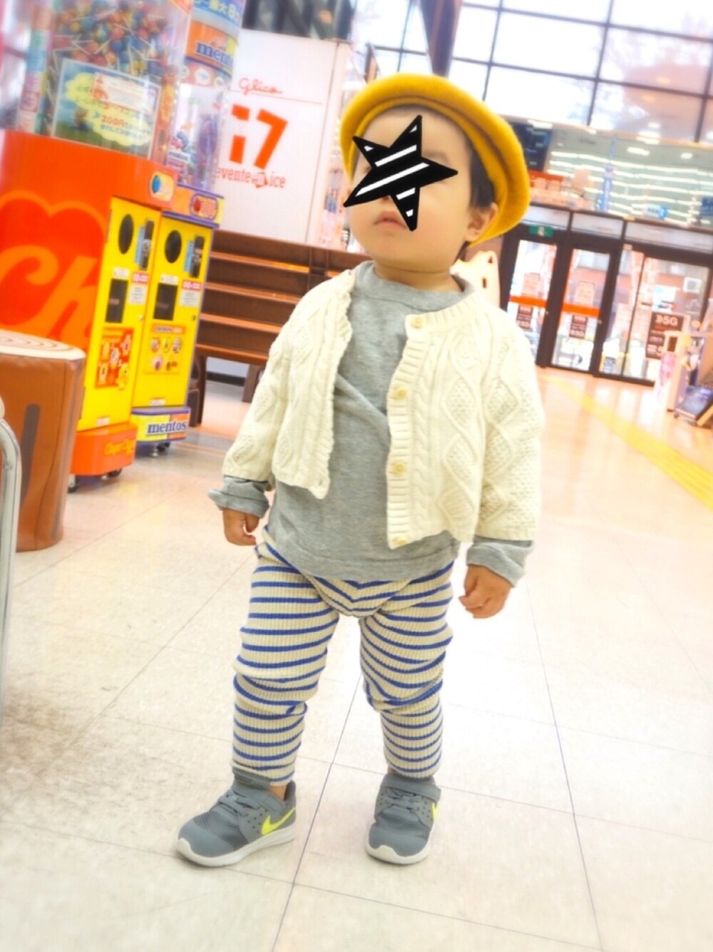 「秋のコーデ、キッズファッション、男の子、1歳、カーディガン、ベレー帽、プチプラ、韓国子供服、ナイキ、ニット帽」｜「韓国子供服のアイテム（ハンチング/ベレー帽、イエロー系）」を使った、fufumaさん（キッズ・80cm）の秋コーディネートの1枚目の写真