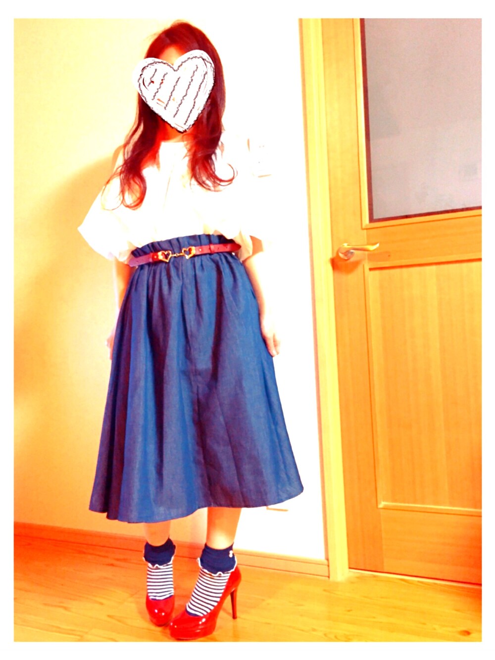 「春コーデ、MARINE、プチプラ、楽チンコーデ、うしろリボン、デニム、skirt、ブラウス、パンプス、パンプス×靴下」｜「axes femmeのアイテム（ベルト、レッド系）」を使った、❁⃘़︎•･とばり･•❁⃘़︎さん（レディース・145cm）の春コーディネートの1枚目の写真