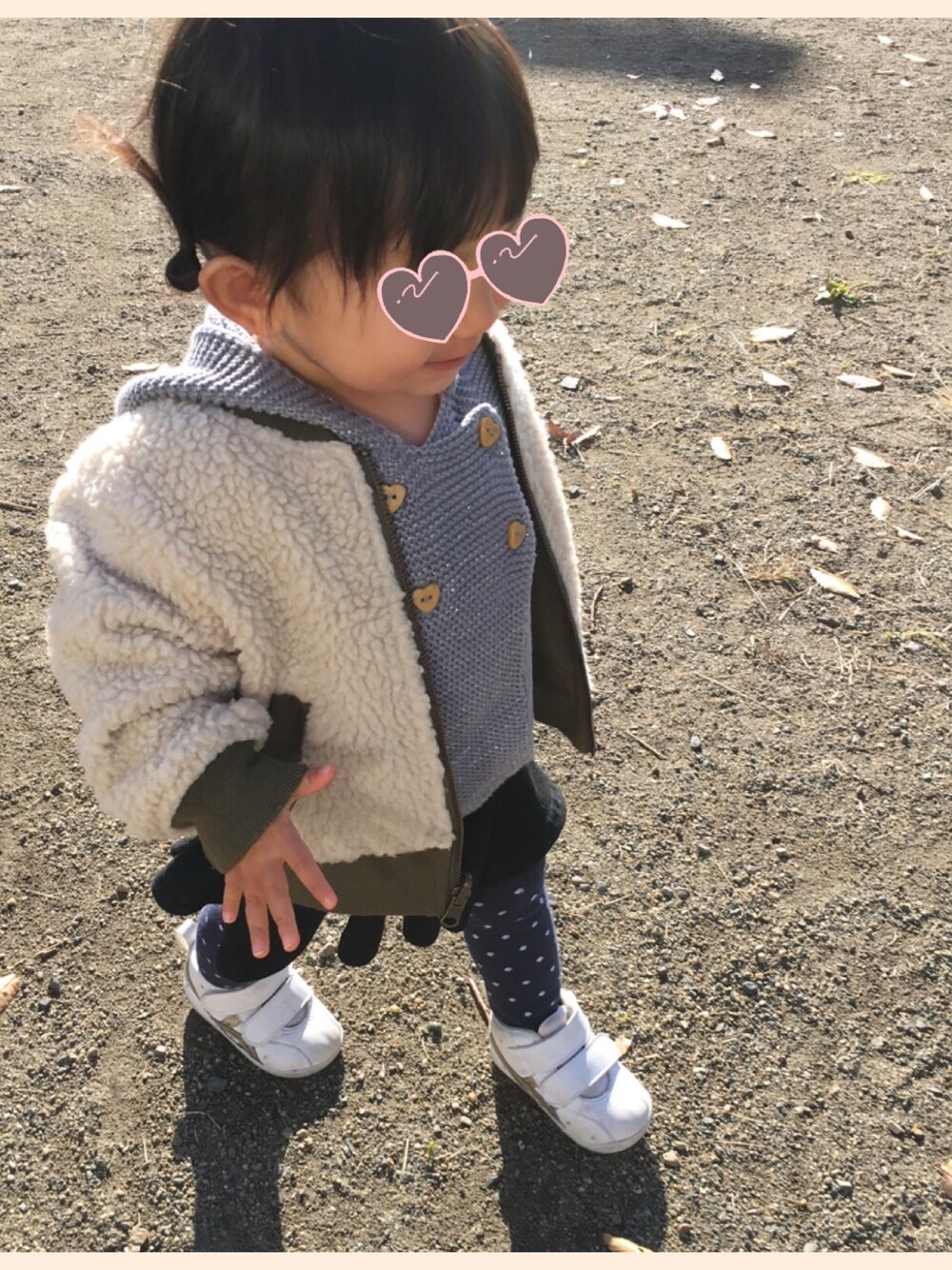「おんなのこ、1歳7ヶ月、キッズコーデ、あったかコーデ」｜「BEAMSのアイテム（ジャケット/アウター、ベージュ系）」を使った、kylieさん（キッズ・80cm）の秋コーディネートの1枚目の写真
