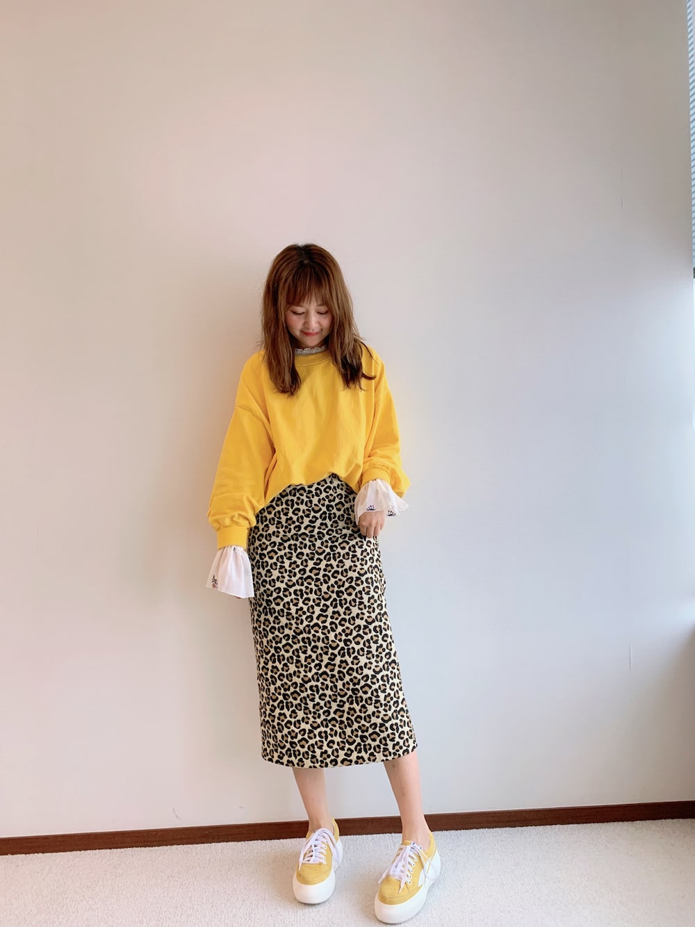 「Ungridのアイテム（パーカー、イエロー系）」を使った、MoMoさん（レディース・164cm）の春コーディネートの1枚目の写真