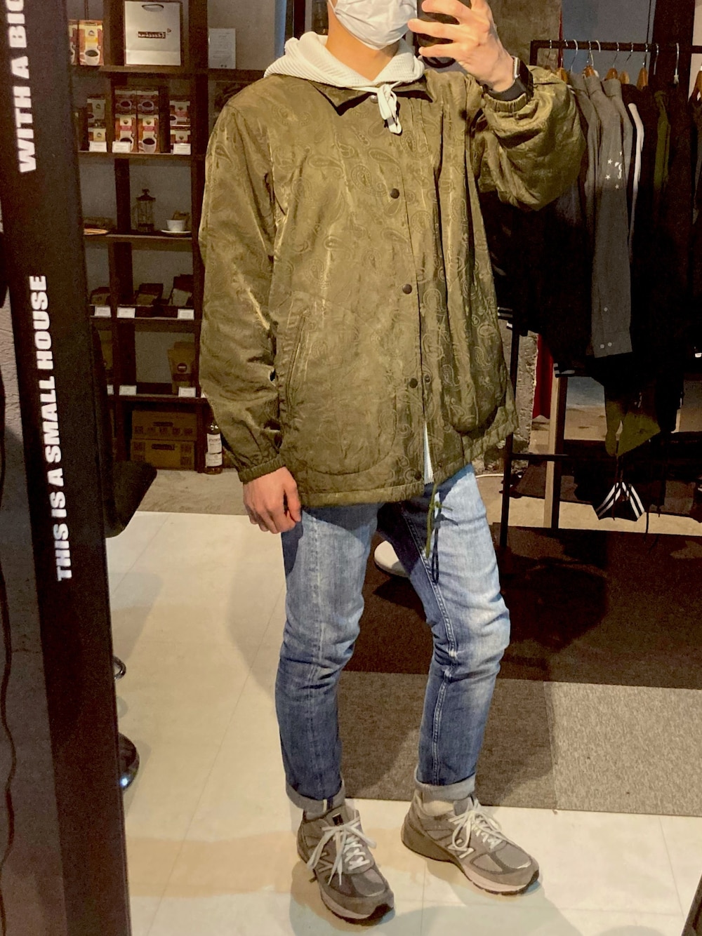 「Nepenthes、NEEDLES、DENHAM、New Balance、ネペンテス、ニードルス、ニードルズ、デンハム、ニューバランス、ニューバランス990」｜「Needlesのアイテム（ジャケット/アウター、グリーン系）」を使った、Tomoya Nakamuraさん（メンズ・169cm）の冬コーディネートの1枚目の写真