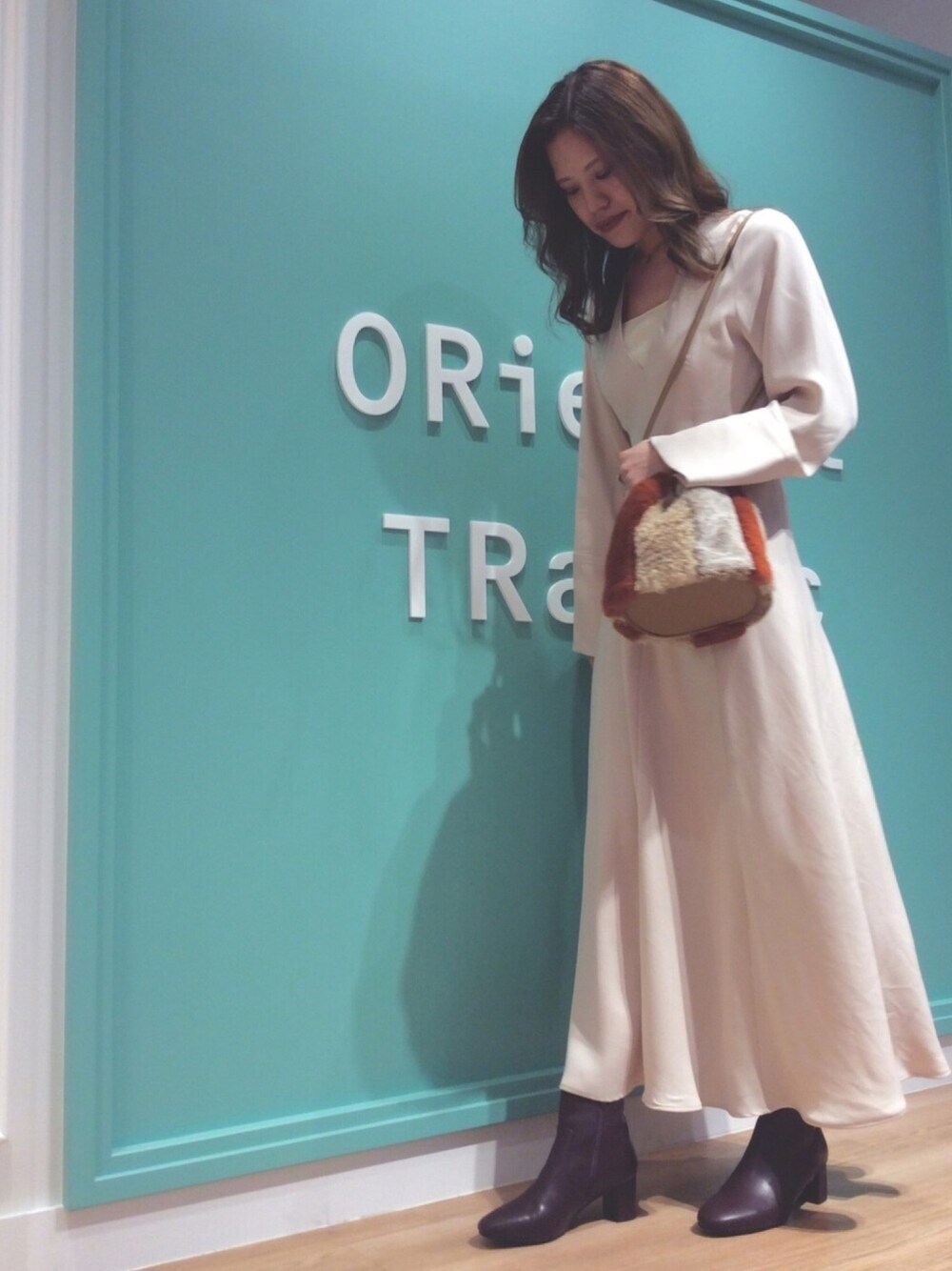 「ワンピース、ブーツ、オリエンタルトラフィック、ORiental TRaffic(ORiental TRaffic)、オリエンタルトラフィック(ORiental TRaffic)、ロングワンピース、シンプルコーデ、秋コーデ、秋冬コーデ、1415」｜「ORiental TRafficのスクエアトゥ切替ミドルブーツ/1415（ブーツ、ブラウン系）」を使った、ORientalTRaffic 五反田東急スクエア店さん（レディース・173cm）の秋コーディネートの1枚目の写真