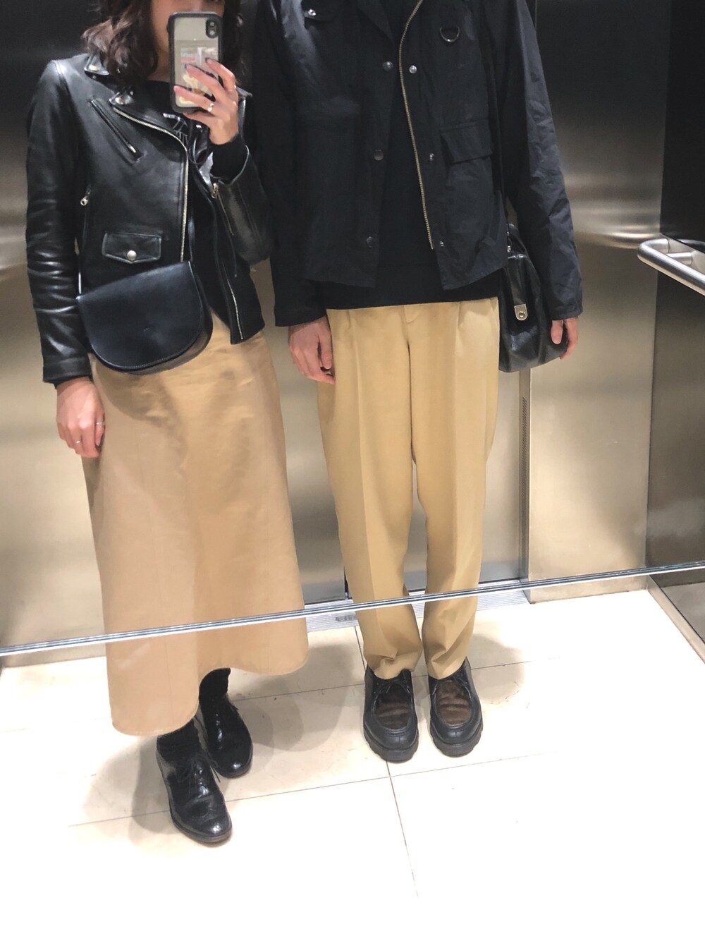 「シンプルコーデ、秋コーデ、秋、ベージュコーデ、ブラック、ootd」｜「beautiful peopleのアイテム（ライダースジャケット、ブラック系）」を使った、Shihoさん（レディース・159cm）の秋コーディネートの1枚目の写真