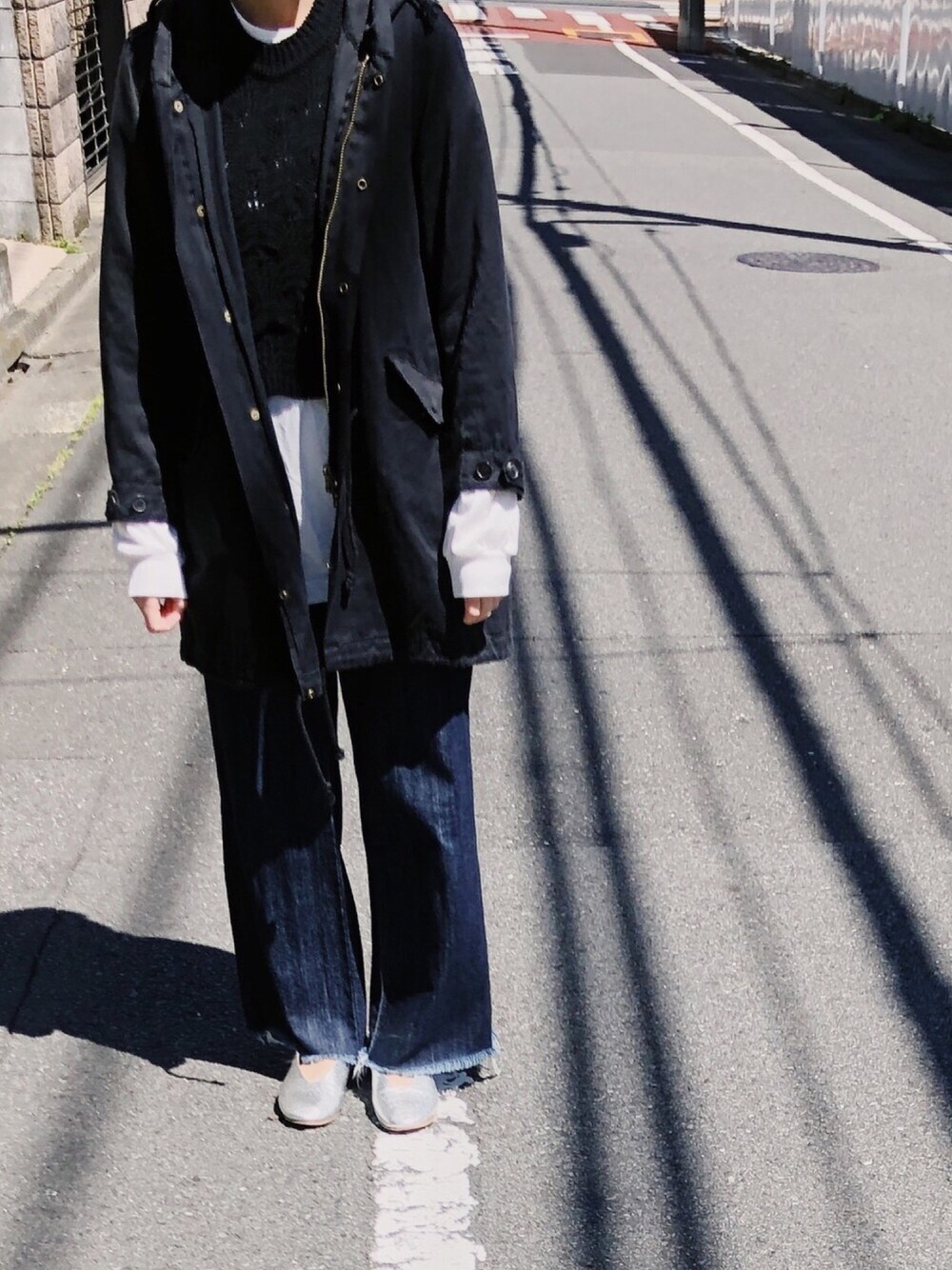 「デニム、ベスト、ootd、モノトーン」｜「beautiful peopleのアイテム（ジャケット/アウター、ブラック系）」を使った、Shihoさん（レディース・159cm）の春コーディネートの1枚目の写真