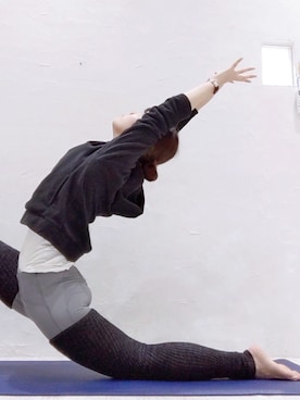 「アイテム（レッグウォーマー、ブラック系）」を使った、annekaさん（レディース・164cm）の冬コーディネート