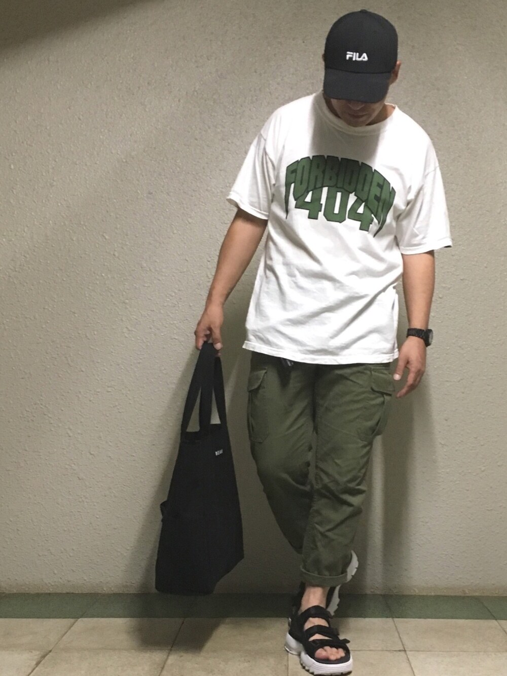「FILAのアイテム（キャップ、ブラック系）」を使った、hiroxさん（メンズ・170cm）の春コーディネートの1枚目の写真