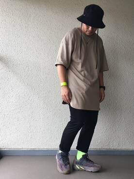 「アイテム（バングル/リストバンド、イエロー系）」を使った、hiroxさん（メンズ・170cm）の夏コーディネート