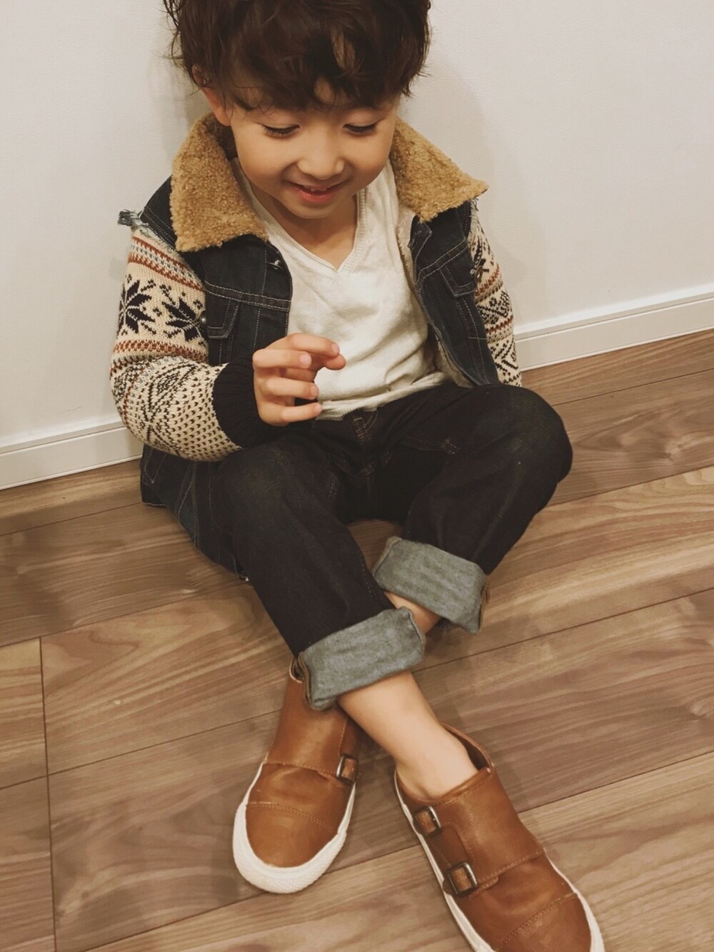 「キッズコーデ、カジュアルコーデ、キッズファッション、シンプルコーデ、韓国子供服、プチプラ、シンプル、kids」｜「韓国子供服のアイテム（デニムジャケット、ブルー系）」を使った、umh.さん（キッズ・110cm）の冬コーディネートの1枚目の写真